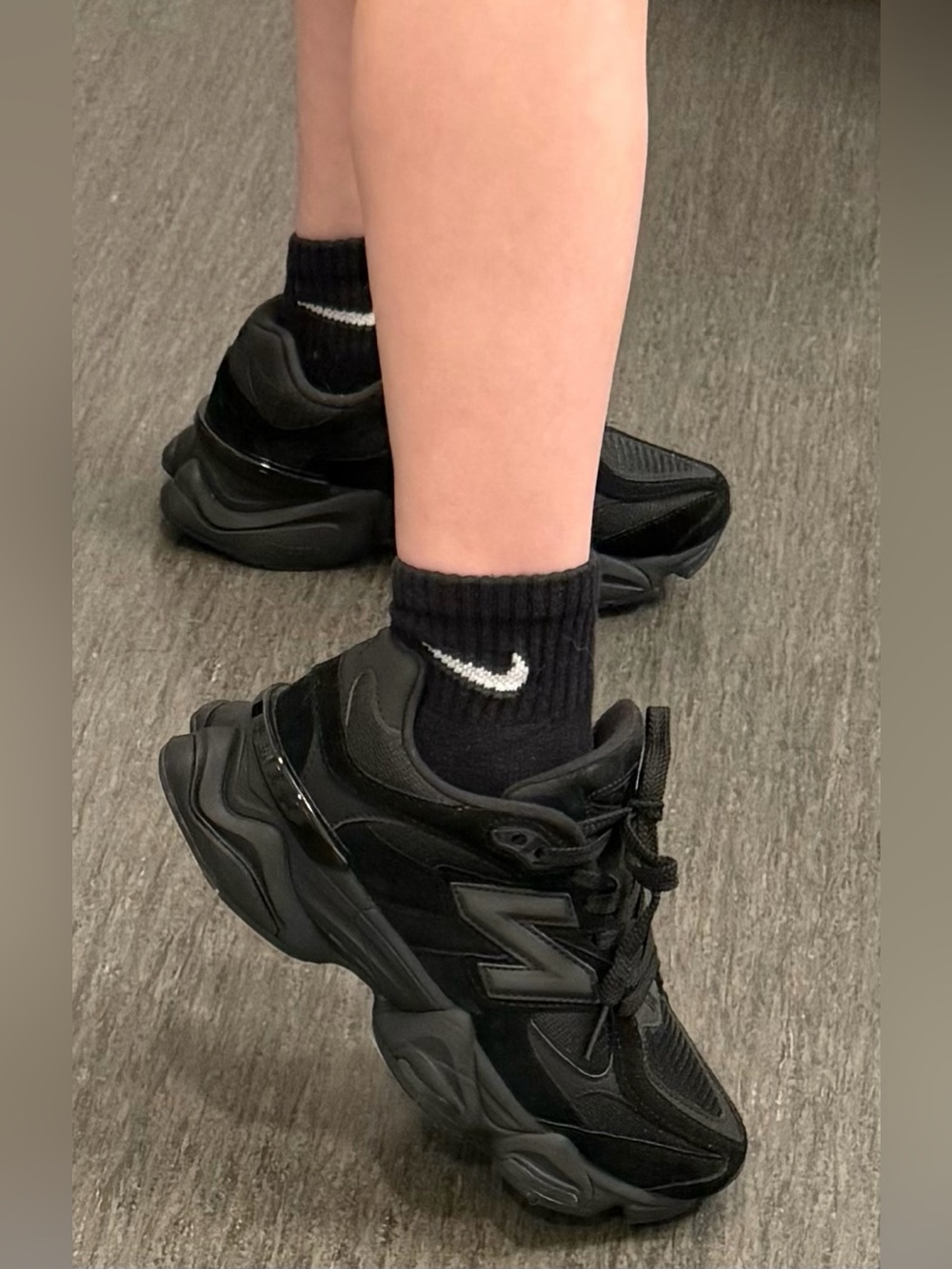 NEW BALANCE 9060 TRIPLE BLACK